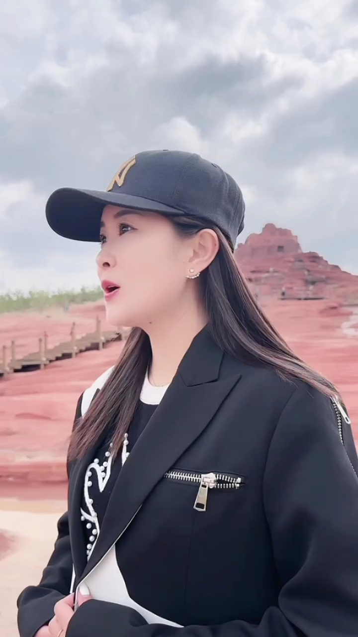 野强强妮子,在内蒙古鄂尔多斯,康巴什演出,顺道蒙古源流半日游.