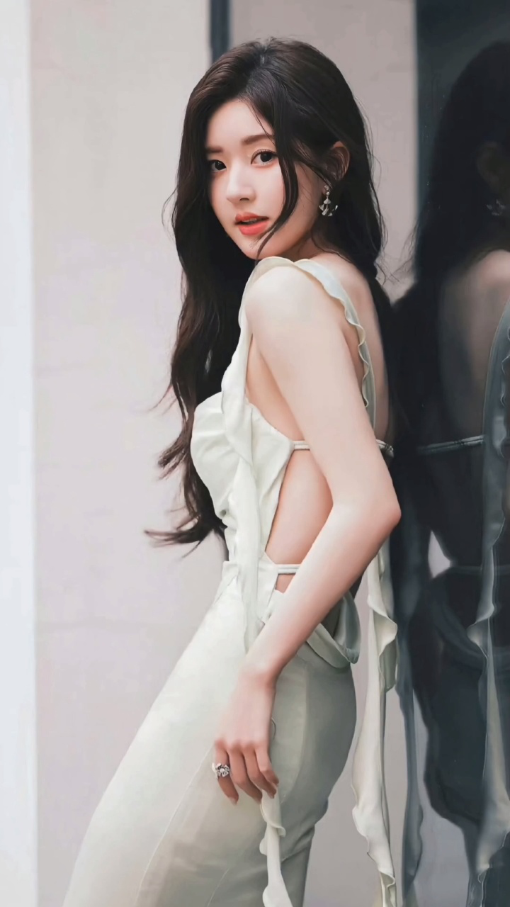 赵露思薄荷绿露背长裙,美神降临俏皮可爱,好美啊 676767