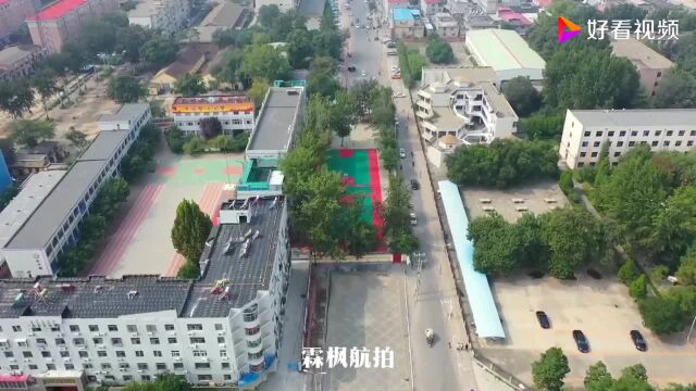 建在公路上的篮球场,当初为何会这样,背后有什么故事!