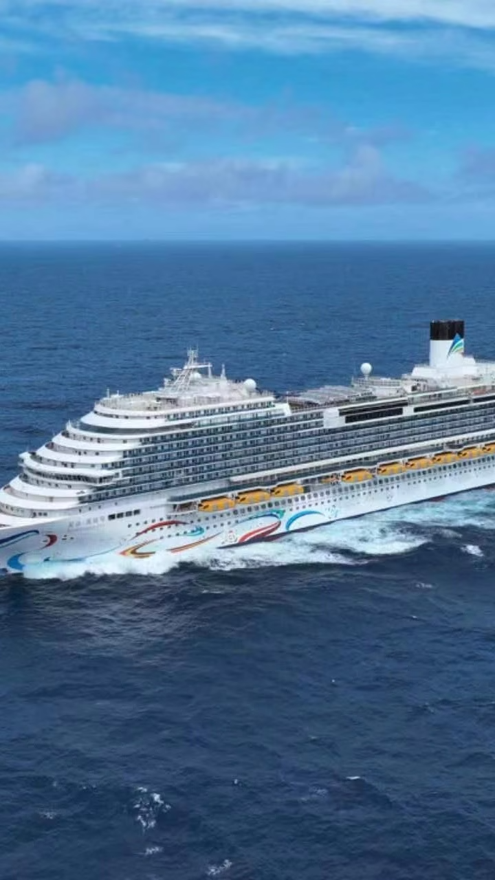 首艘国产大型邮轮将于今日交付