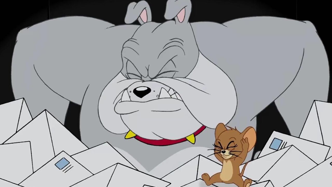 这是属于汤姆的高光时刻,杰瑞和狗老大都被打的抱头鼠窜