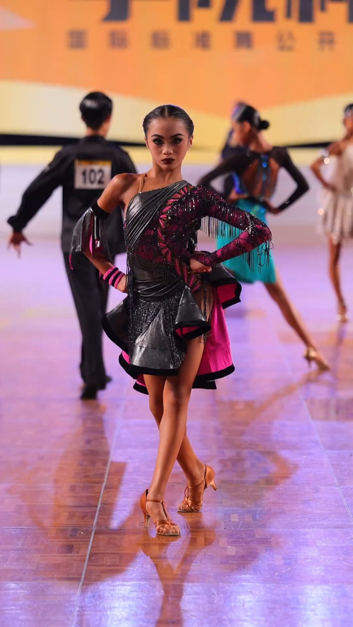 拉丁舞者实力演绎"火力全开"#gldc广州学院杯 #拉丁舞