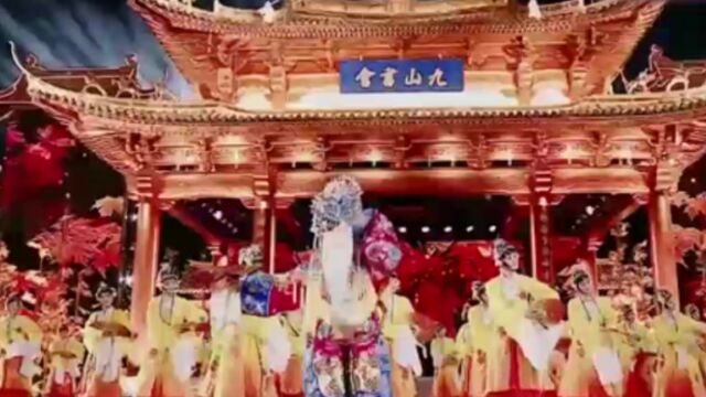 戏曲节目《四时花开》以四季之花为依托,以戏曲旦角身段舞姿寓意戏曲艺术的百花齐放