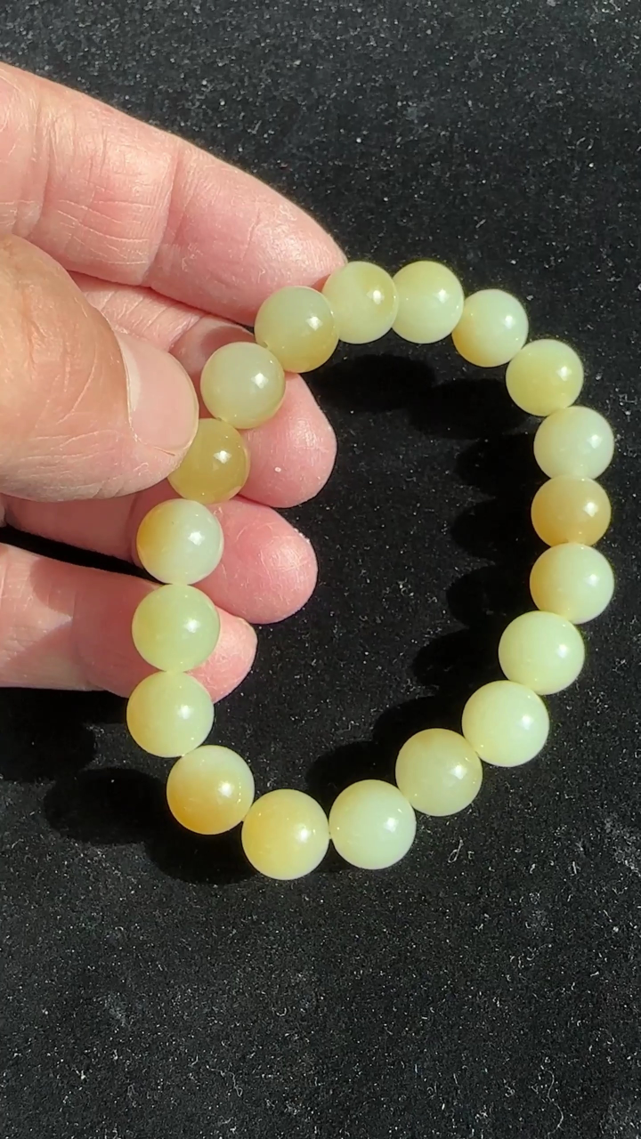 新疆且末料小珠子手串,糖色艳丽玉肉细腻温润
