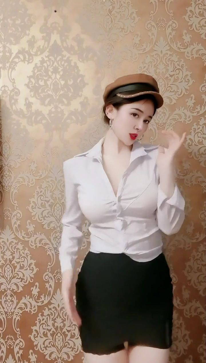 集合集合～#丰满女生 #这样的身材你喜欢吗 #极品身材 #这谁顶得住啊