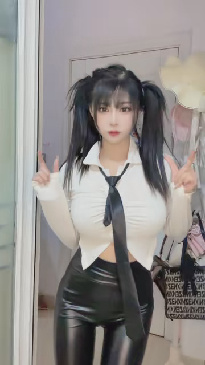 可爱vs性感 #双马尾 听说双马尾加攻速是真的吗