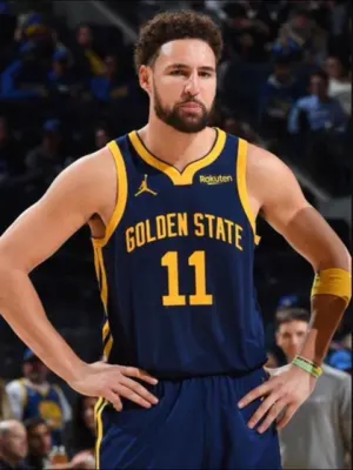 汤普森未来会不会留在勇士队?出去还有球队给他3000万吗?#克莱汤普森