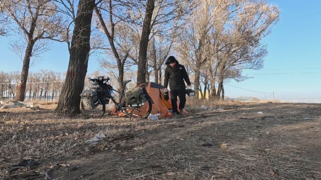 冬季骑行河北,天气太冷用电不足,晚上到达九连城充电