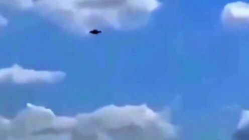 UFO在空中爆闪瞬移嘲笑地球科技
