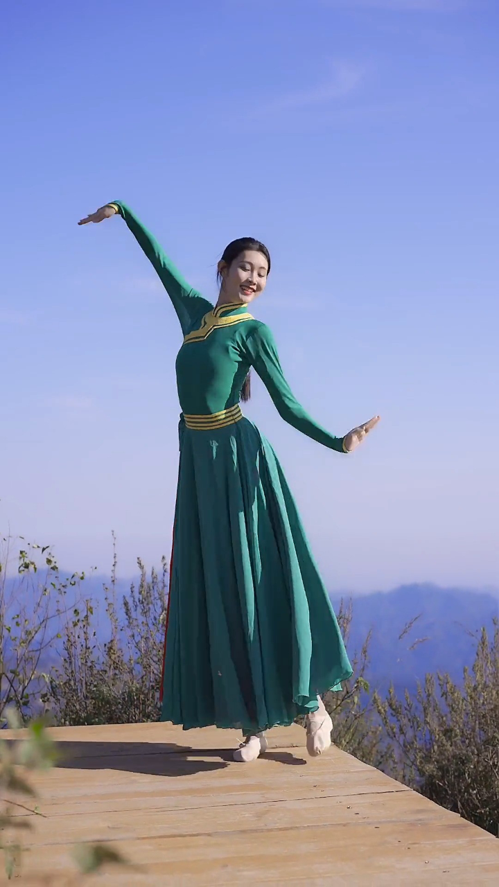 翻山越岭,只为在#天边 遇见你.#蒙古舞