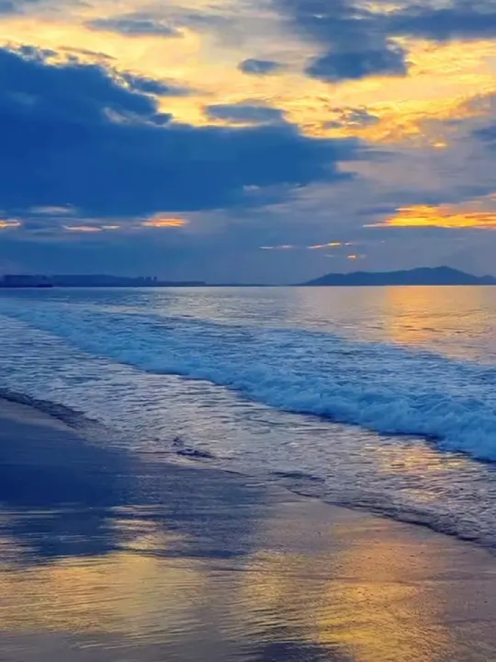 等你老了,来找我吧,我们一起看漫漫无际的蔚蓝色大海,听涛声依旧,一起