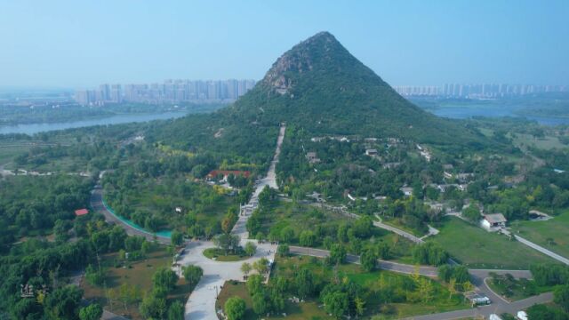 山东济南华山风景区华不注广场美丽景色