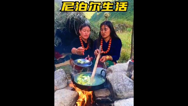 尼泊尔一夫两妻的生活,住在简易的茅草房,日子虽然清贫,但很幸福#纪录片