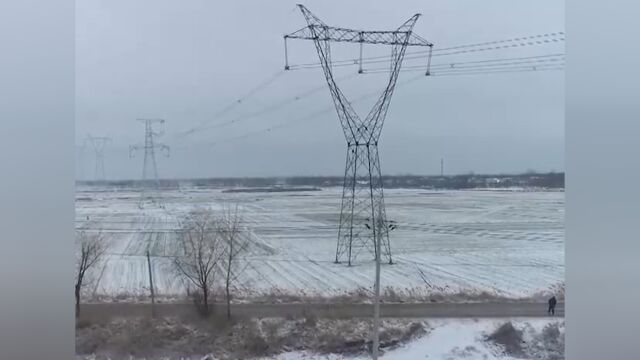 加大巡查除冰除雪,保障电网运行