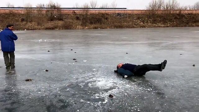 盘点北方下雪天有多滑,这是不是南方人体验不到的快乐