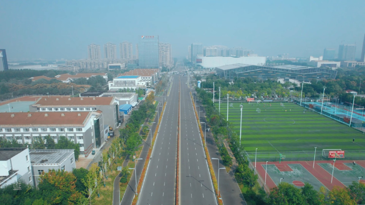 山东济宁市任城高新大道美丽街景.