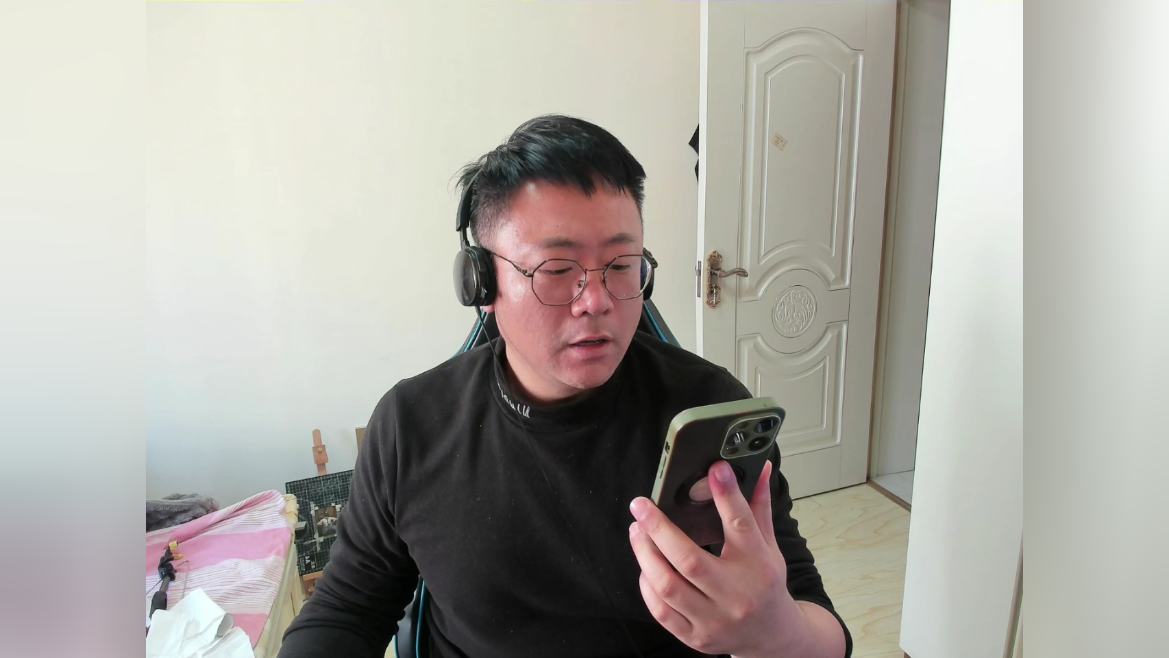吃鸡游戏主播卡卡挠死你,一首《黑猫警长 》送给大家