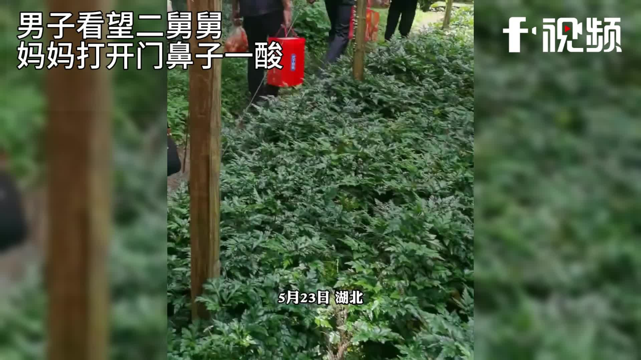 男子看望二舅舅,妈妈打开门鼻子一酸:舅舅在老家没人管