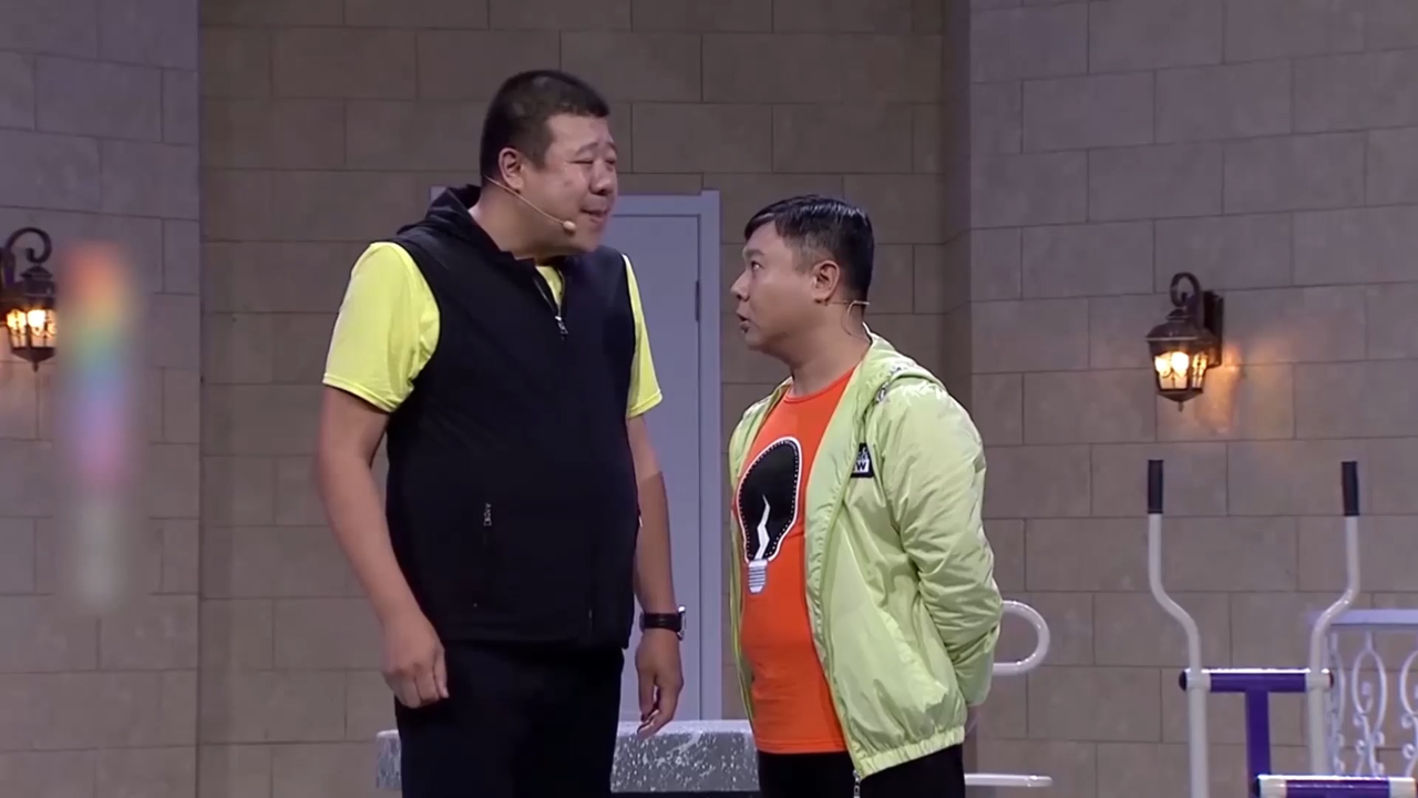 小品《微商推销》,秦卫东,王小欠见面互怼,金句频出惹人笑翻