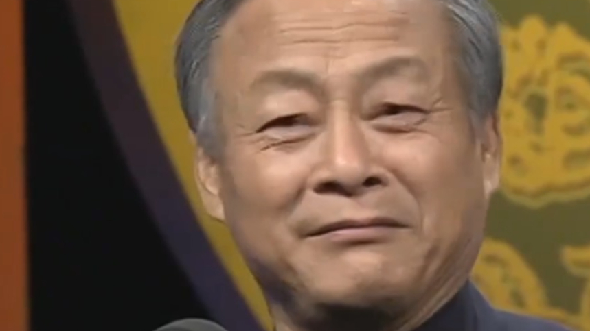 王谦祥模仿营业员笑,不料刚买了衣服,鞋子钱就被扣了