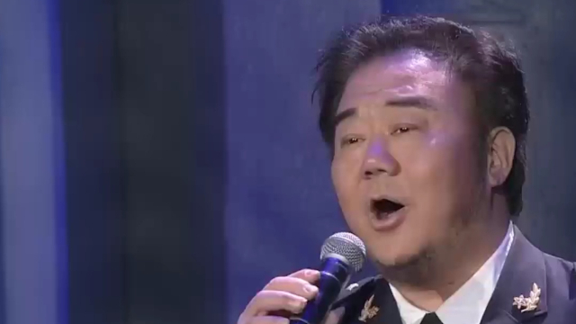 不愧是国家级歌唱家,霍勇一首《军港之夜》,听得热血沸腾