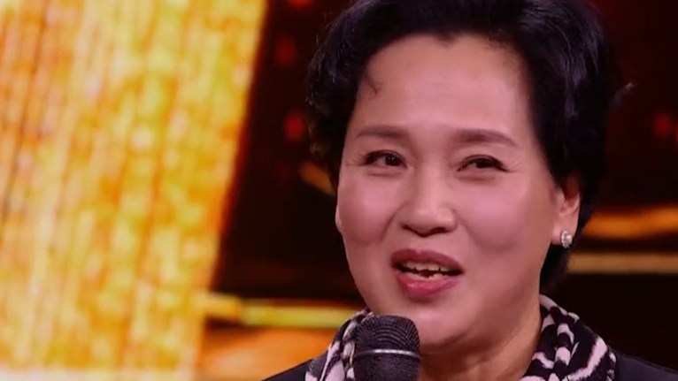 沈慧芬初入剧组时干的场记,还跑了许多龙套,才得以拿到《西游记》的