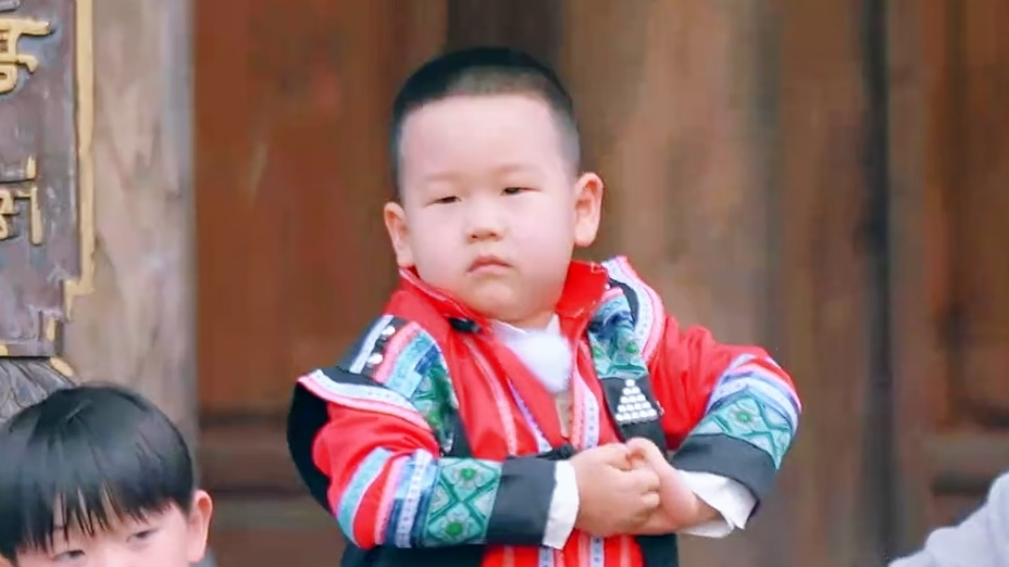 东北岳云鹏走秀再现排山倒海