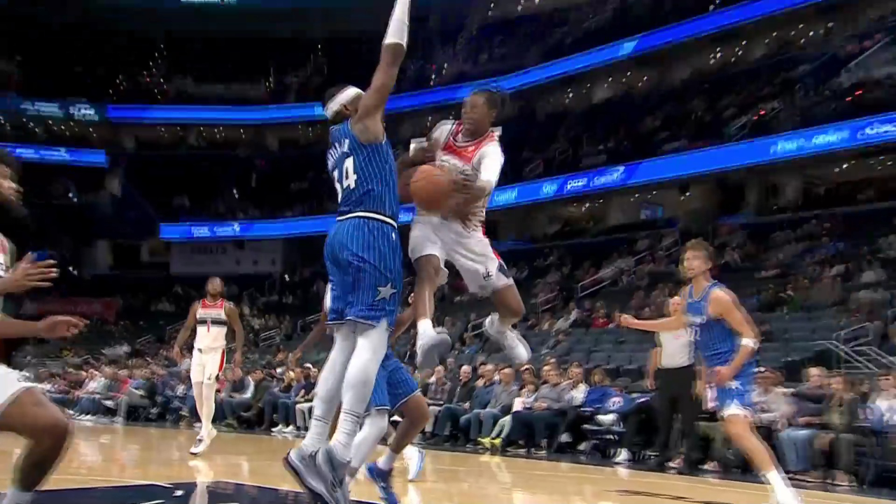 NBA常规赛:魔术vs奇才丨沉着冷静的传球 卡林顿海底捞月送助攻巴格利暴力扣篮_腾讯新闻