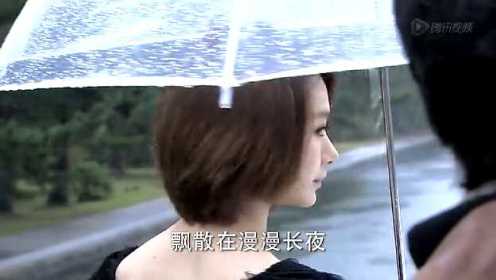 隽介海清雨中漫步