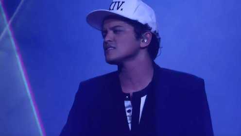 火星哥Bruno Mars《Versace on the Floor》（2017公告牌音乐奖）