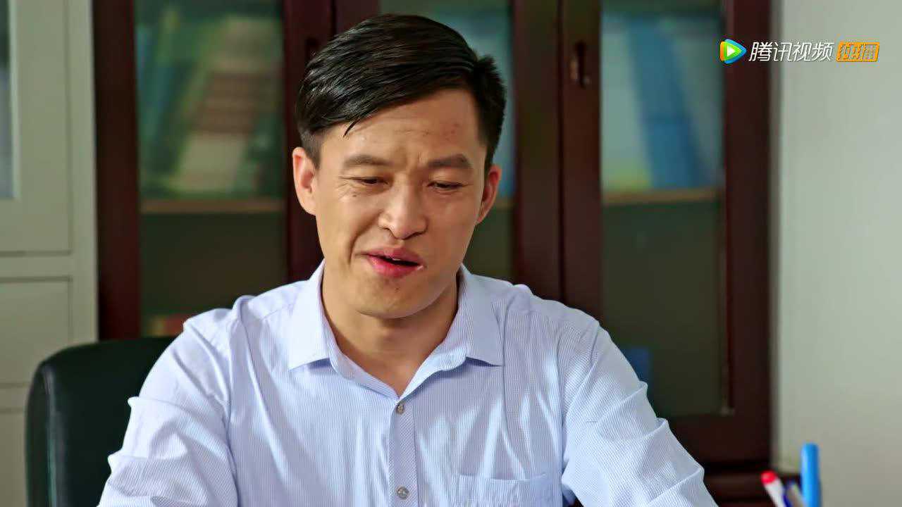 《乡村爱情10》小梁无奈摇头
