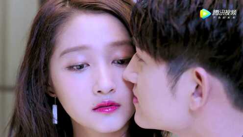 套路深!关晓彤正赏月,马可趁机偷吻