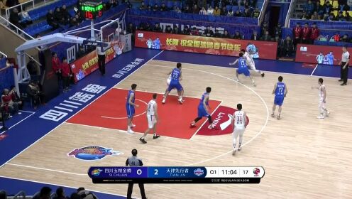 《CBA全场集锦》主力内线开始发威 李原宇不惧对抗上篮得手