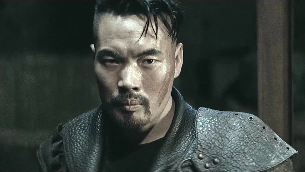 《铁甲狂猴之亡命雷霆》精彩打斗:残忍!困兽斗美女惨被割喉