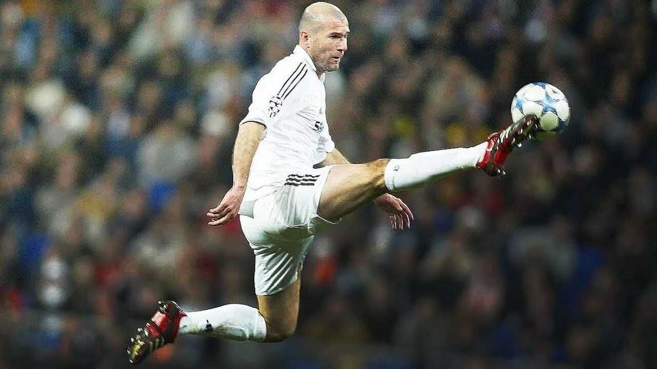 齐达内皇马生涯高光合集 看完让人不禁感叹这就是大师