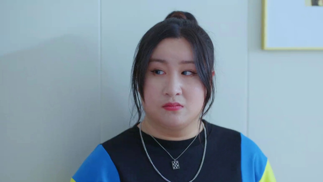 锤娜丽莎隐身吓跑富婆,捍卫帅气男友!