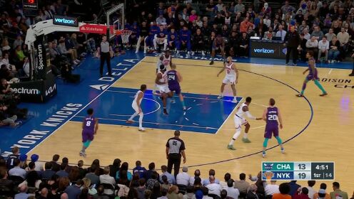 《NBA全场集锦》狙击手已就位 麦克丹尼尔斯手起刀落打板三分命中