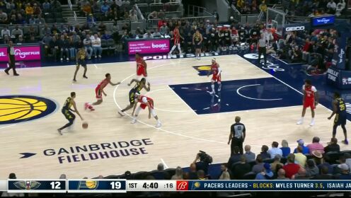 《NBA全场集锦》琼斯抢断反击 滑翔暴扣一骑绝尘