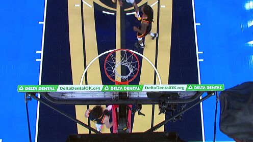 《TOP时刻》4日NBA最佳镜头 库里出其不意妙传助飞佩顿二世双手背扣
