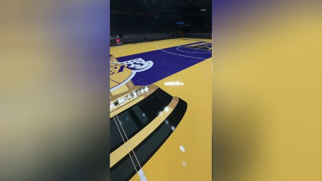 目前为止最正常的一块地板 还好今天不是金色战袍