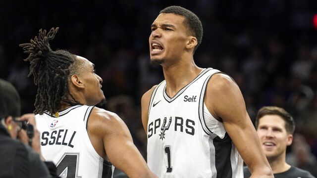 马刺115-114太阳 凯尔登抢断准绝杀 马刺20分逆转太阳