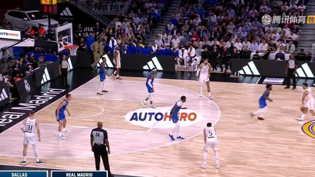 NBA：坎帕佐飙中超远三分 东契奇场边乐开花
