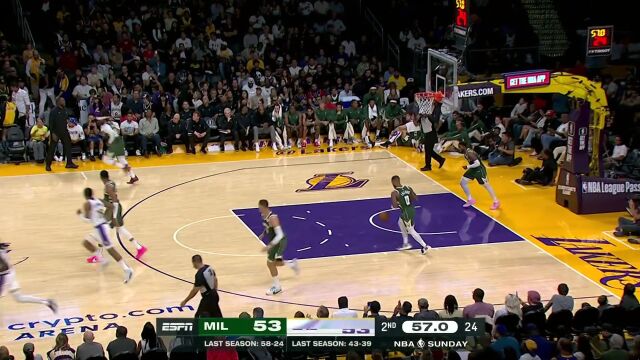 展示自己的价值！利拉德持球一条龙强突内线上篮打进2+1