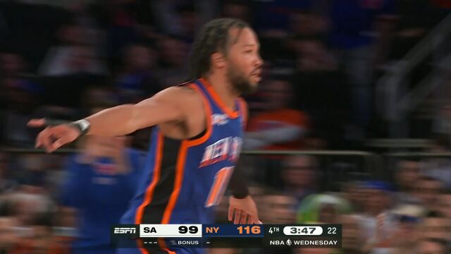 打的就是状元！布伦森顶着文班长臂自信出手 三分命中强势回应