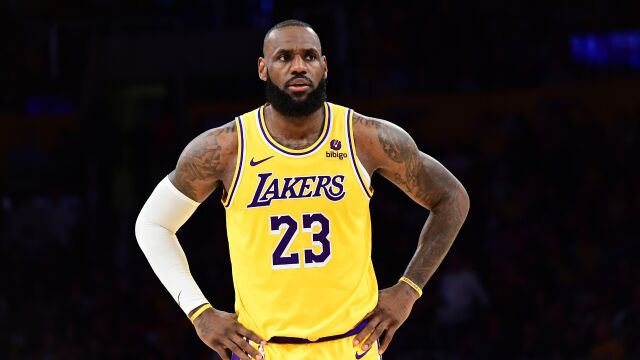 詹姆斯vs独行侠集锦 26+9+7遗憾带队翻盘失败