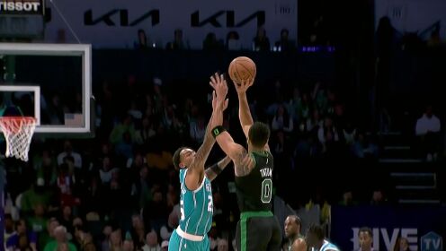 《NBA全场集锦》完全打出状态 塔图姆张弓搭箭连续两记三分贯穿网窝