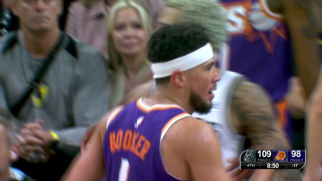 已经彻底杀红了眼 布克强投三分让防守形同纸糊