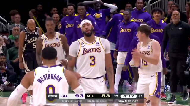 回顾雄鹿vs湖人过往交战记录 利拉德雄鹿首秀联手字母翻开新篇章