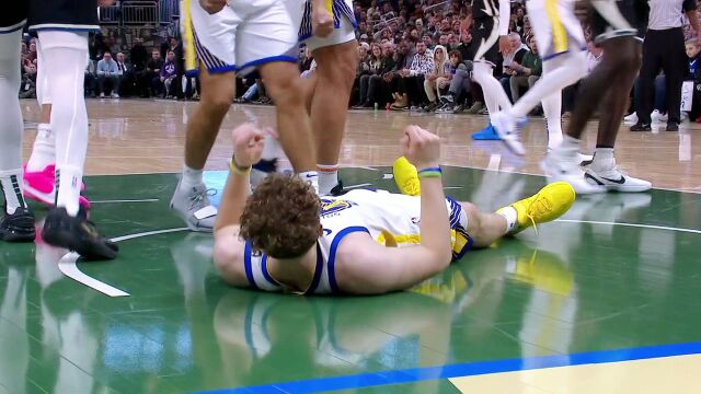 字母哥这一步迈得太大！直接将对手撞飞了