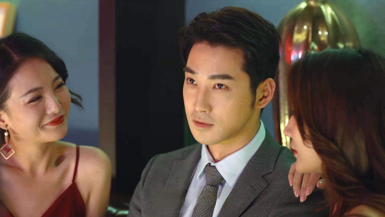 创想季丨精英男被小姐包围,结果竟是大佬的测试